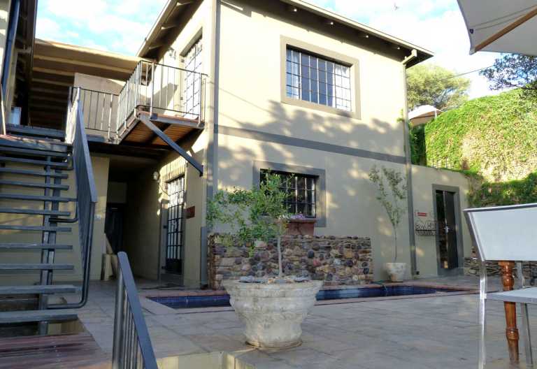 Olive Grove Guesthouse Windhoek, Innenhof © Foto: Jens Döring | Outback Africa