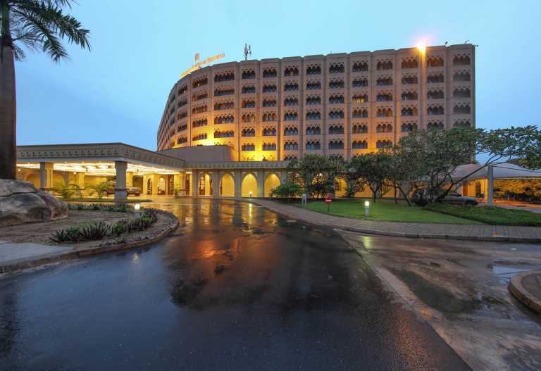 Dar es Salaam Serena Hotel, Außenansicht © Foto: Serena Hotels