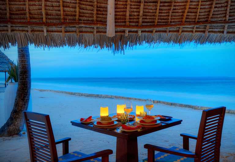 Romantisches Dinner zu zweit am Strand des Bluebay Beach Resort and Spa © Foto: Bluebay Beach Resort and Spa
