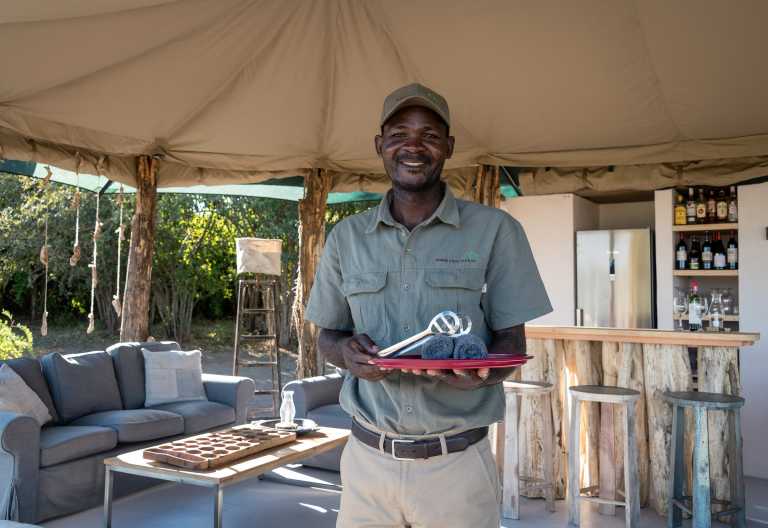 Begrüßung im Kuthengo Camp © Foto: Dana Allen | Robin Pope Safaris