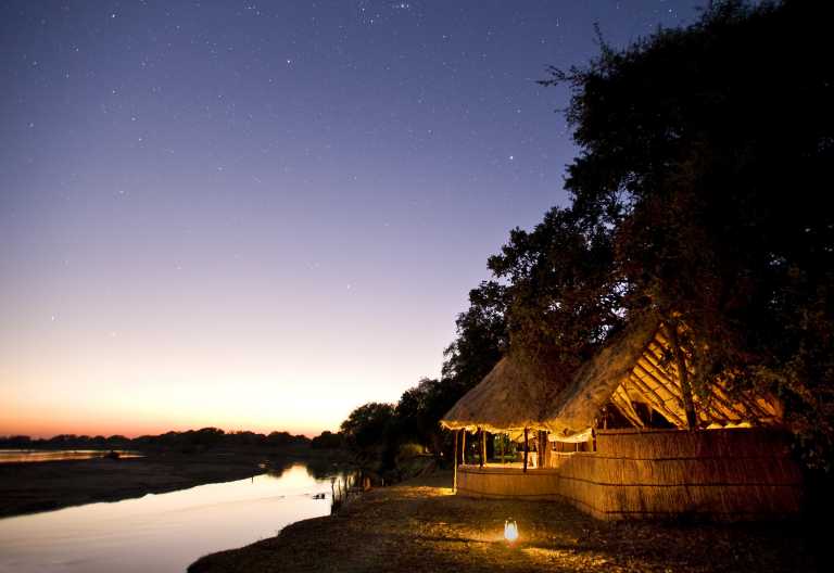 Tafika Camp am Abend © Foto: Patrick Bentley | Remote Africa Safaris