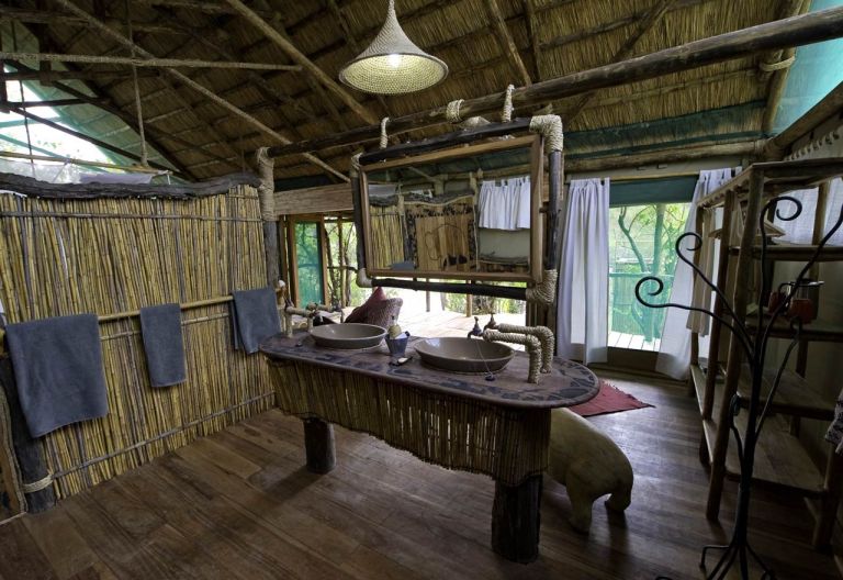 Mvuu Lodge, Origineller Waschtisch © Foto: Dana Allen