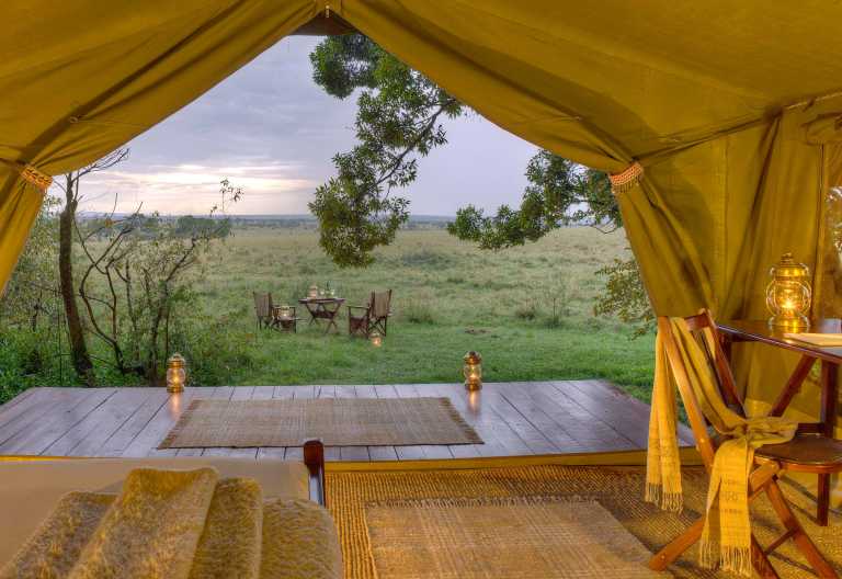 Blick aus einem Safarizelt in den Busch, Elephant Pepper Camp, Mara North Conservancy, Kenia © Foto: Elewana Collection