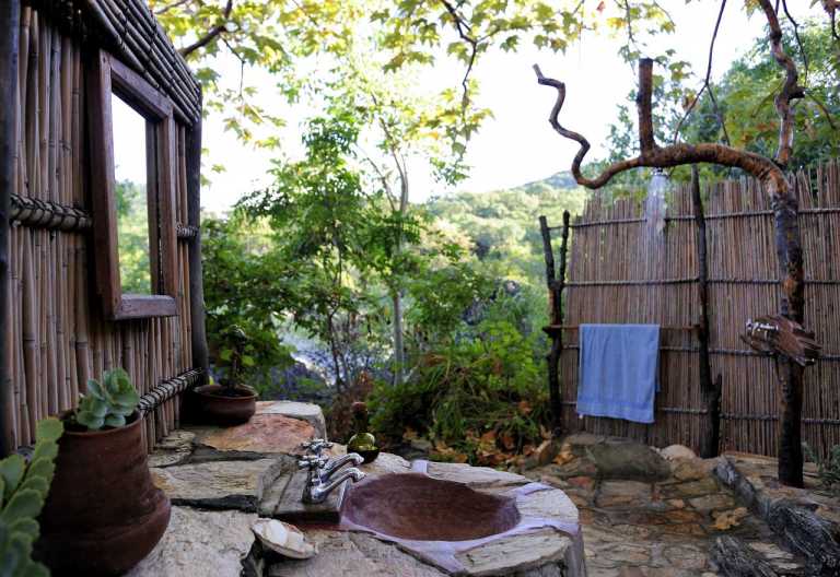Originelles Open Air-Badezimmer in der Nkwichi Lodge © Foto: Marco Penzel | Outback Africa
