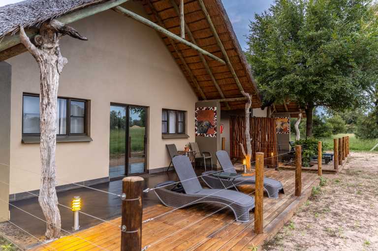 Außenansicht eines Superior Zimmers der Umkumbe Safari Lodge © Foto: Stew Nolan| Sun Destinations