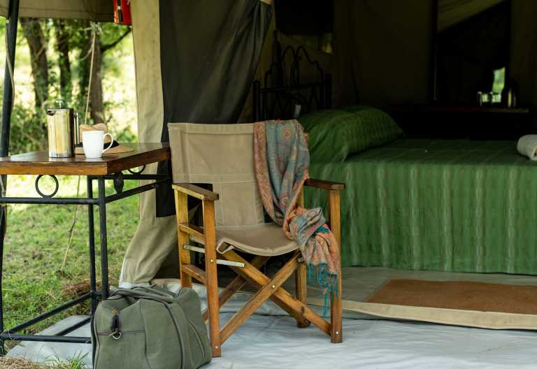 Vor jedem Zelt gibt es eine kleine Terrasse, Kati Kati Tented Camp © Foto: Tanganyika Wilderness Camps