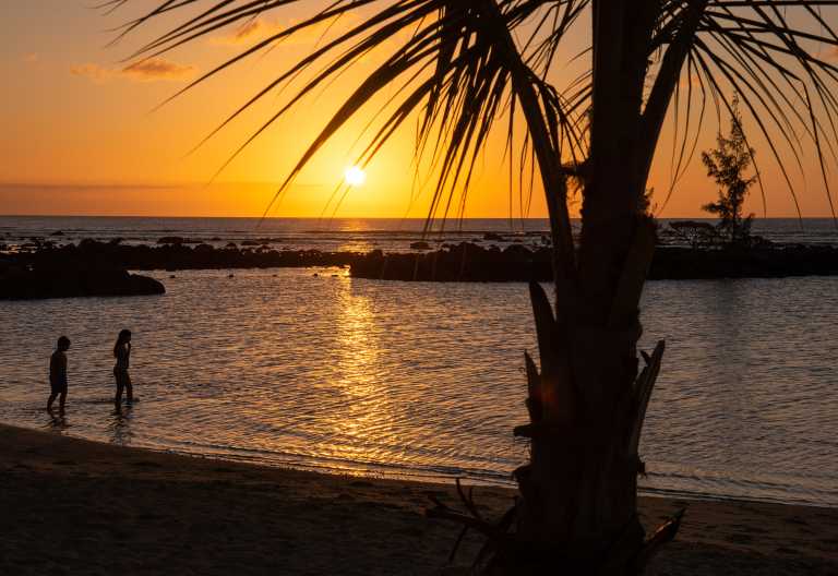 Sonnenuntergang in Pointe aux Biches, Mauritius © Foto: Marco Penzel | Outback Africa