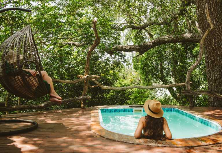Kleiner Pool auf der Terrasse einer Suite des Rufiji River Camp © Foto: CaseyPratt for Foxes Safaris