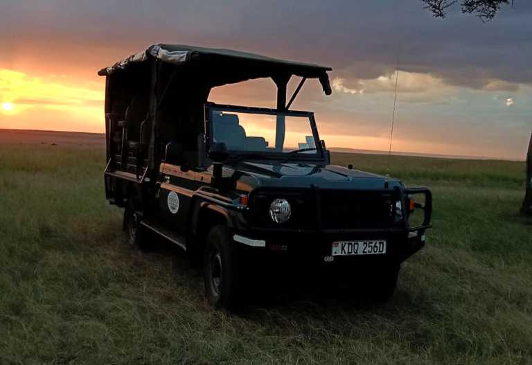 Pirschfahrzeug im Sonnenuntergang, Mara Intrepids Camp © Foto: Intrepid Safari Company
