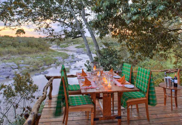Dinner am Fluss, Rekero Camp © Foto: Asilia Africa