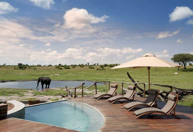 Somalisa Camp, Pool und Wasserloch © Foto: African Bush Camps
