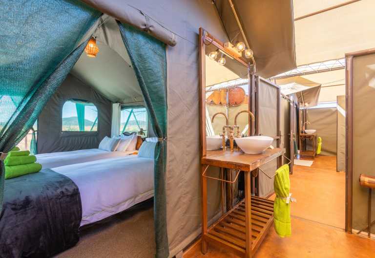 Camp Doros, Zeltchalet und Badezimmer © Foto: Ultimate Safaris