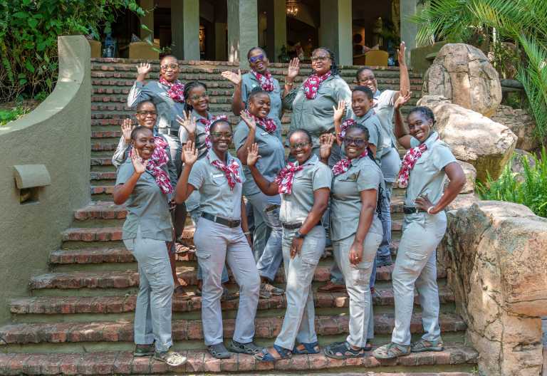 Das rein weibliche Team der Guides der Chobe Game Lodge © Foto: Dana Allen for Desert&Delta