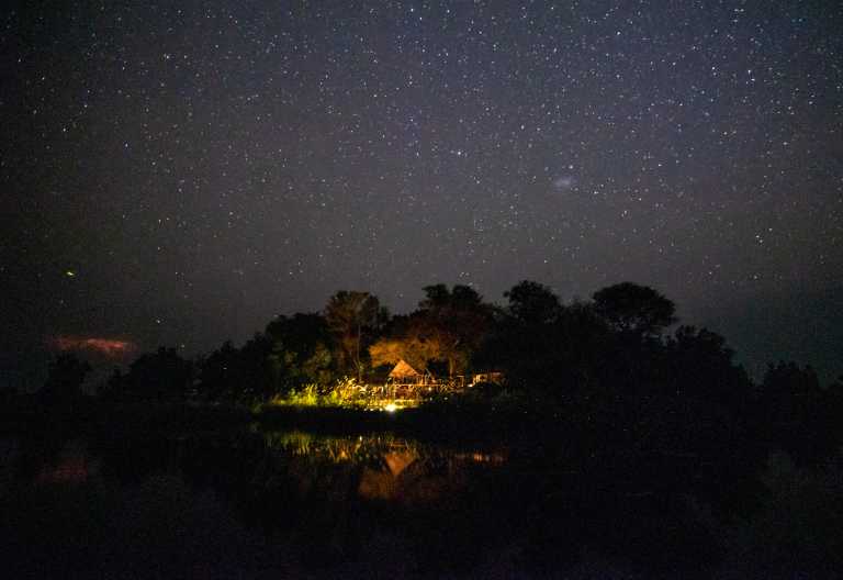 Nachthimmel über dem Shinde Camp im Okavango-Delta © Foto: Ker