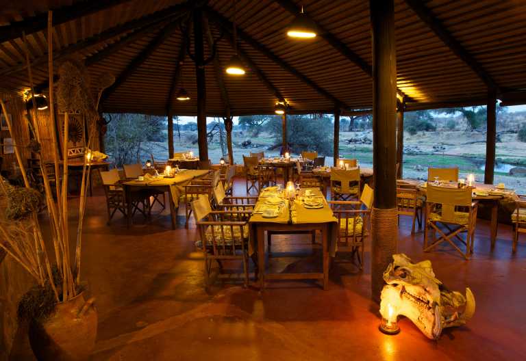 Ruaha River Lodge, Restaurant © Foto: Niels van Gijn | Foxes Safari Camps
