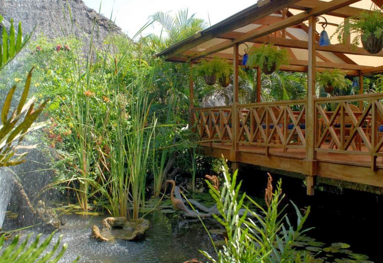 Leopard Beach Resort,grüne Außenanlagen