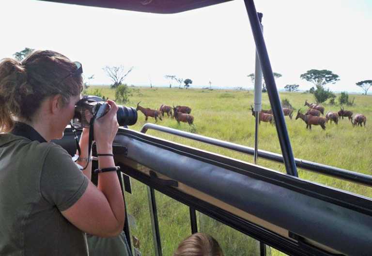 Foto-Safari im Allradwagen mit Hubdach &copy; Foto: René Schmidt | Outback Africa