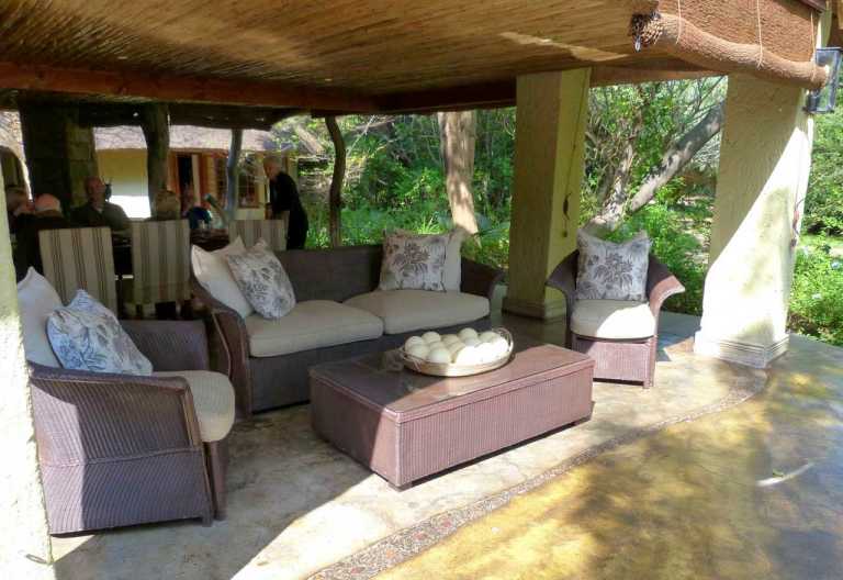 Savanne Private Game Lodge, offene Lounge © Foto: Jens Döring | Outback Africa