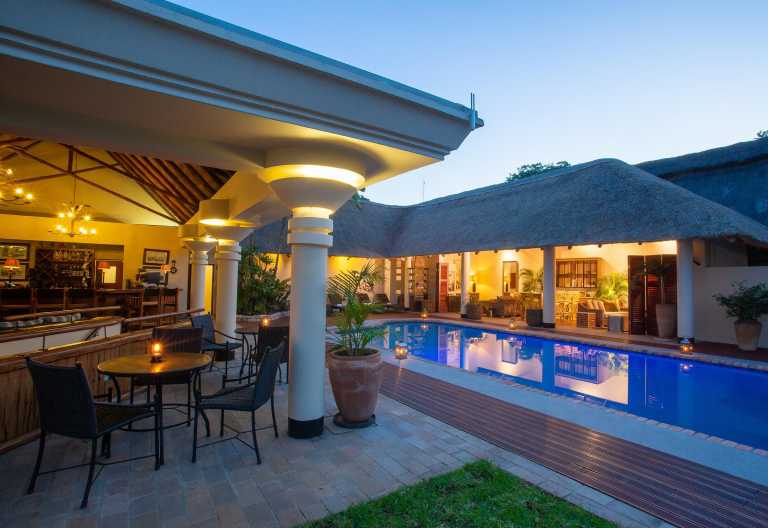 Bar und Pool © Foto: Ilala Lodge Hotel