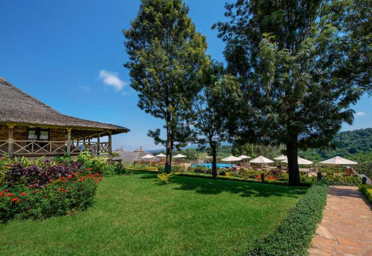 Garten der Neptune Ngorongoro Luxury Lodge © Foto: Neptune Hotels