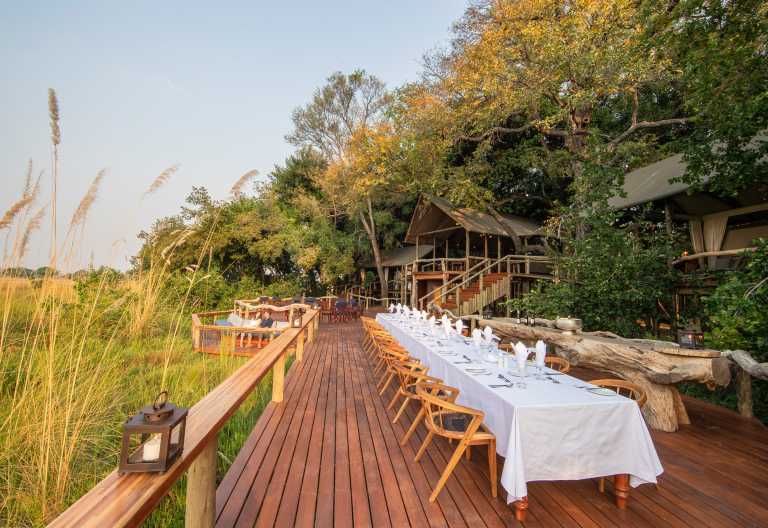 Dinnertisch im Freien, Shinde Camp © Foto: Ker& Downey