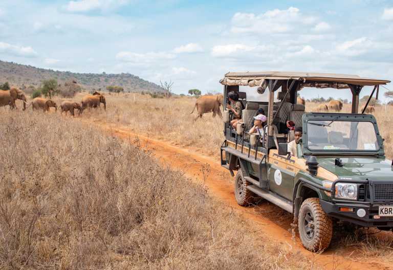 Pirschfahrt im Lumo-Reservat &copy; Foto: Soroi Collection