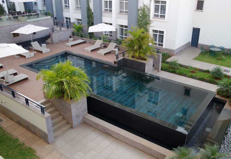 Eka Hotel, Pool von oben © Foto: Judith Nasse | Outback Africa