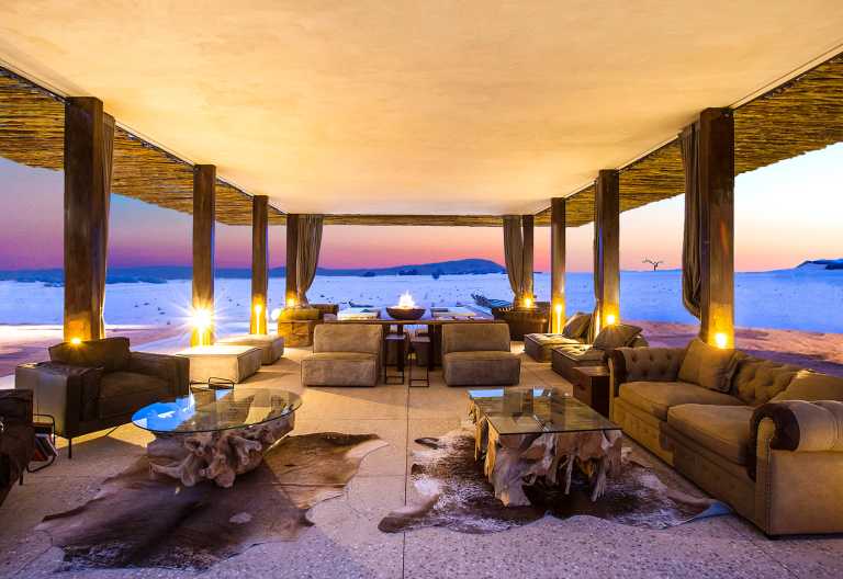Offene Lounge der Dead Valley Lodge, © Foto: Roy van der Merwe