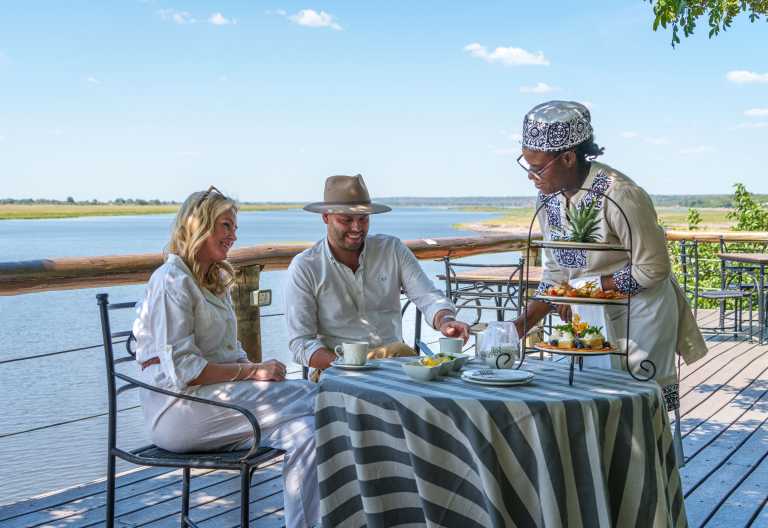 Teatime in der Chobe Game Lodge © Foto: Dana Allen for Desert&Delta