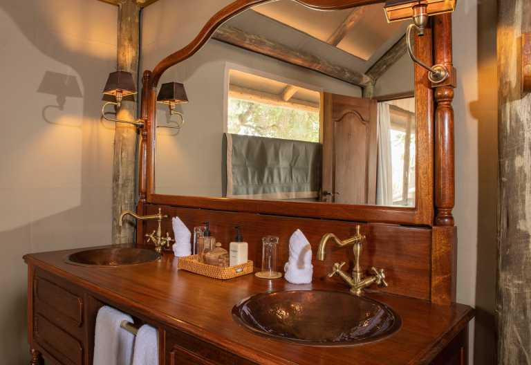 Waschtisch im Zeltchalet des Shinde Camp © Foto: Ker& Downey