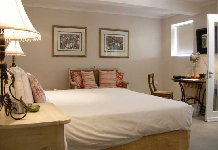 Four Rosmead Guesthouse, Zimmerbeispiel