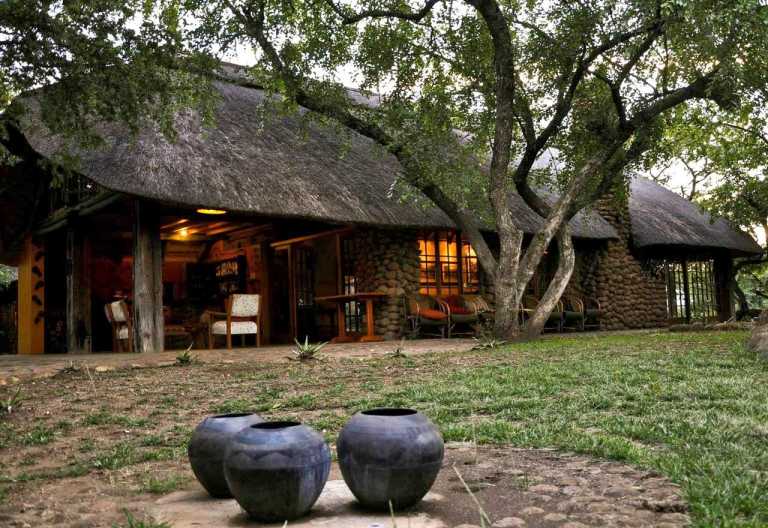 Isibindi Zulu Lodge, Hauotgebäude