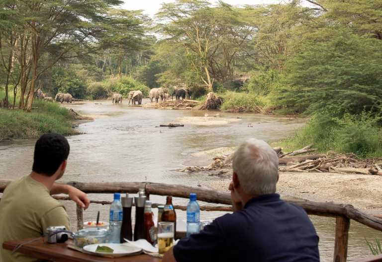 Tierbeobachtungen vom Mittagstisch aus im Ishasha Tented Camp