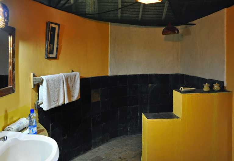 Flamingo Hill Camp, gemauertes Badezimmer @ Foto: Svenja Penzel | Outback Africa Erlebnisreisen