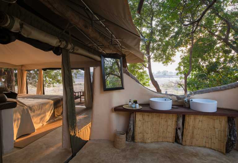 Tena Tena, Badezimmer mit Aussicht © Foto: Dana Allen | Robin Pope Safaris