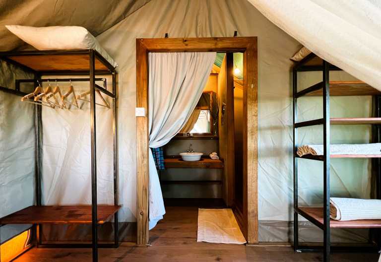 Badezimmer einer Zeltsuite, Kala Camp © Foto: Setari Camps