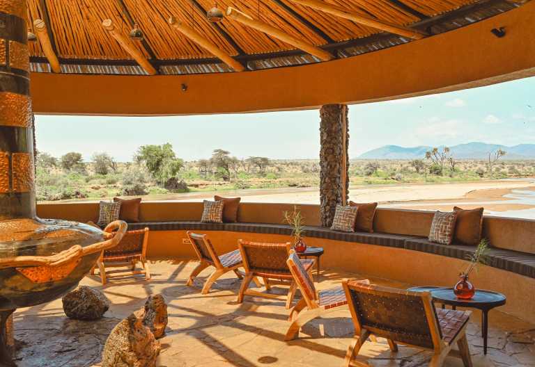 Samburu Lodge, Nest Bar mit Blick auf den Ewaso Nyiro River © Foto: Soroi Collection