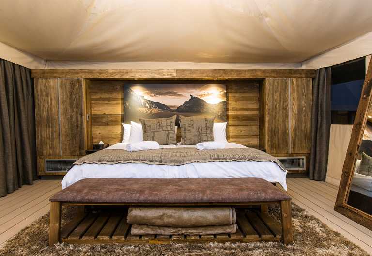 Innenansicht eines Chalets der Dead Valley Lodge © Foto: Roy van der Merwe