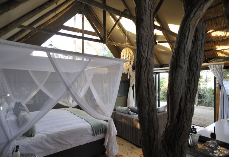 Großzügiges Zeltchalet der Zambezi Crescent Lodge. © Foto: Marco Penzel | Outback Africa