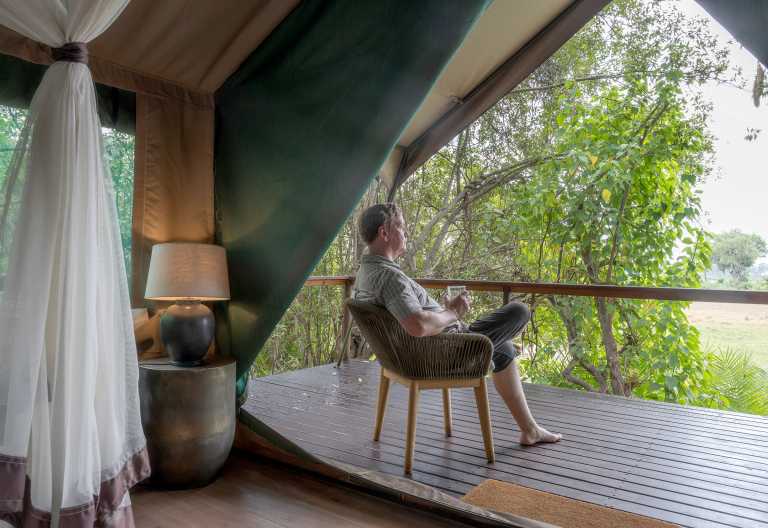 Marco auf seiner Terrasse im Kala Camp © Foto: Marco Penzel | Outback Africa