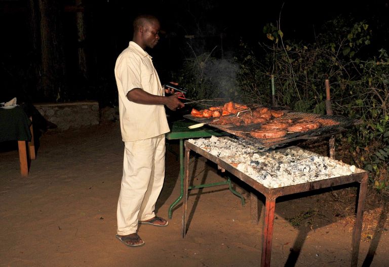 Grillabend im der Mvuu Lodge © Foto: Bernd Gerlach