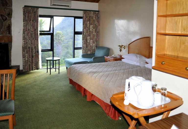 Mein großes, gemütliches Zimmer mit Kamin © Foto: Svenja Penzel | Outback Africa