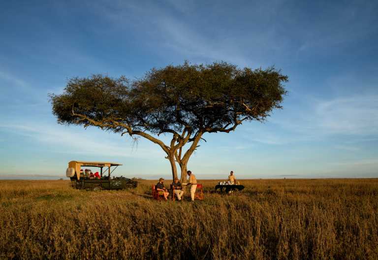 Sundowner in der Serengeti, Serengeti Sametu Camp © Foto: Karibu Camps & Lodges