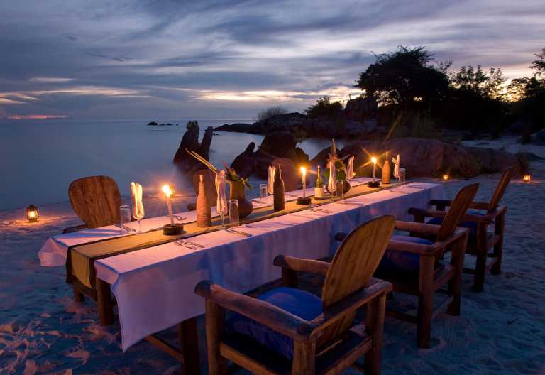 Dinner am Strand des Malawi Sees