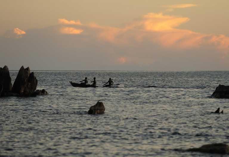 Fischer im Sonnenuntergang auf dem Malawi See © Foto: Marco Penzel | Outback Africa