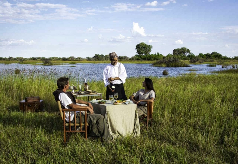 Vumbura Camp, Dinner im Freien © Foto: Dana Allen | Wilderness Safaris