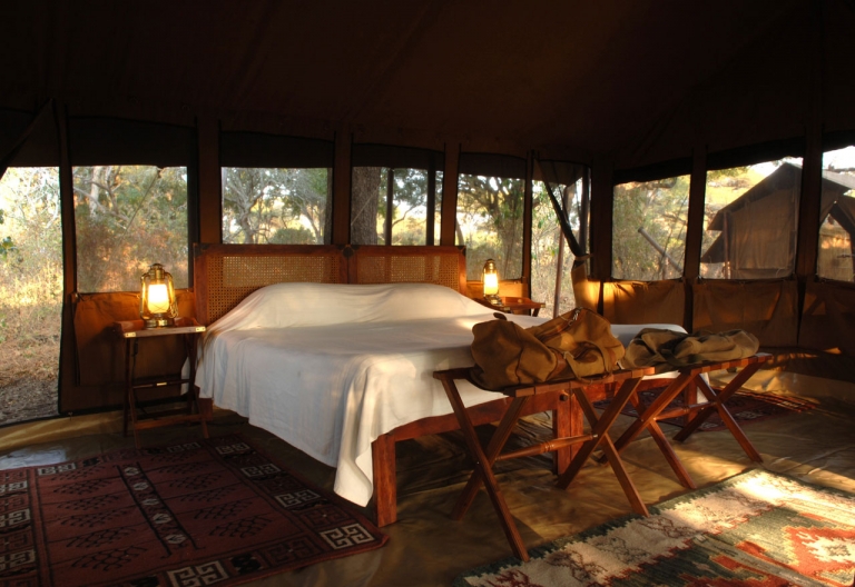 Bequemes Doppelbett im Chada Katavi Camp