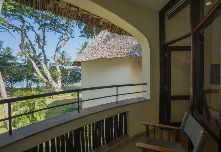 Blick vom Balkon eines Deluxe Bungalow Sea View der Severin Sea Lodge, Kenia © Foto: Severin Safaris