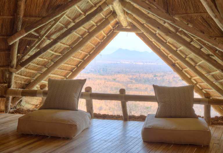 Ausblick im Giebel des Familienzeltes, Ikuka Safari Camp © Foto: Ikuka Safari Camp