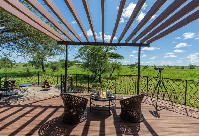 Terrasse einer Zeltsuite, Serengeti Sametu Camp © Foto: Karibu Camps & Lodges